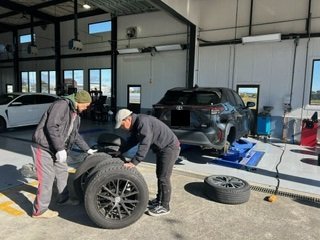 タイヤ交換は是非当店で！