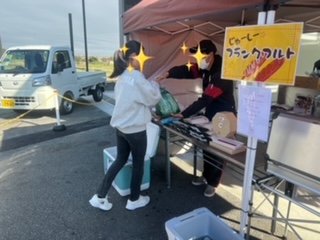 フードスペースやガラガラ抽選会も！